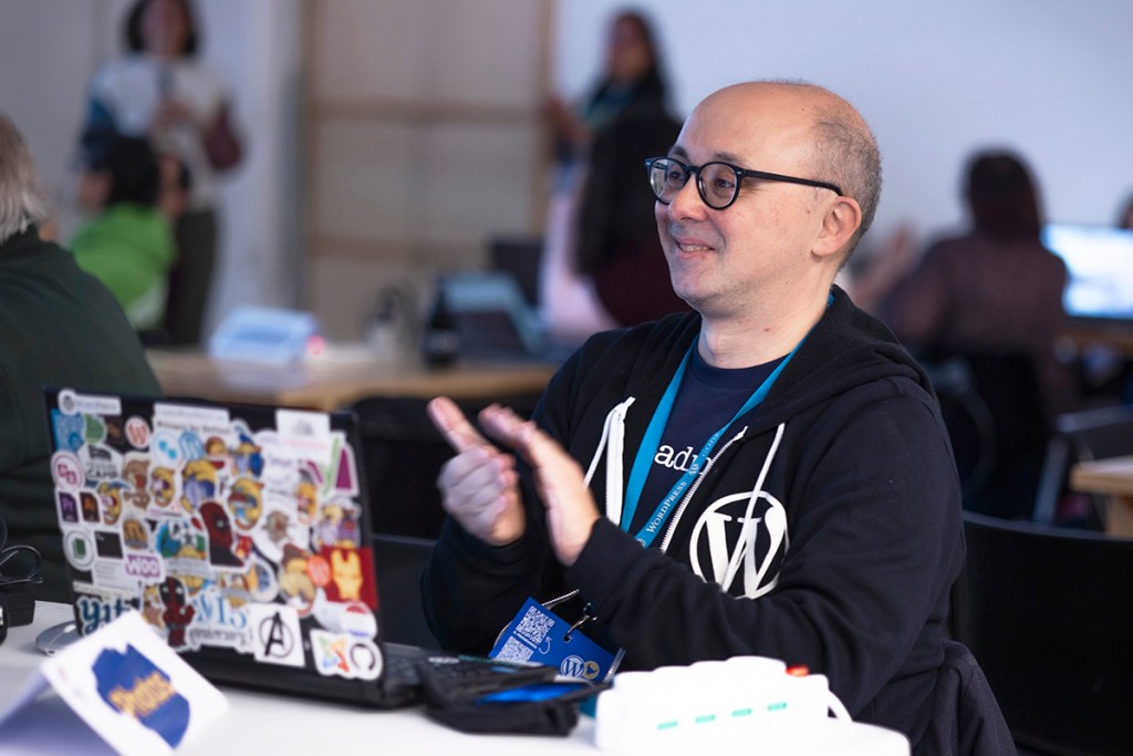 Stefano at the Support Table at a WordPress Contributor Day